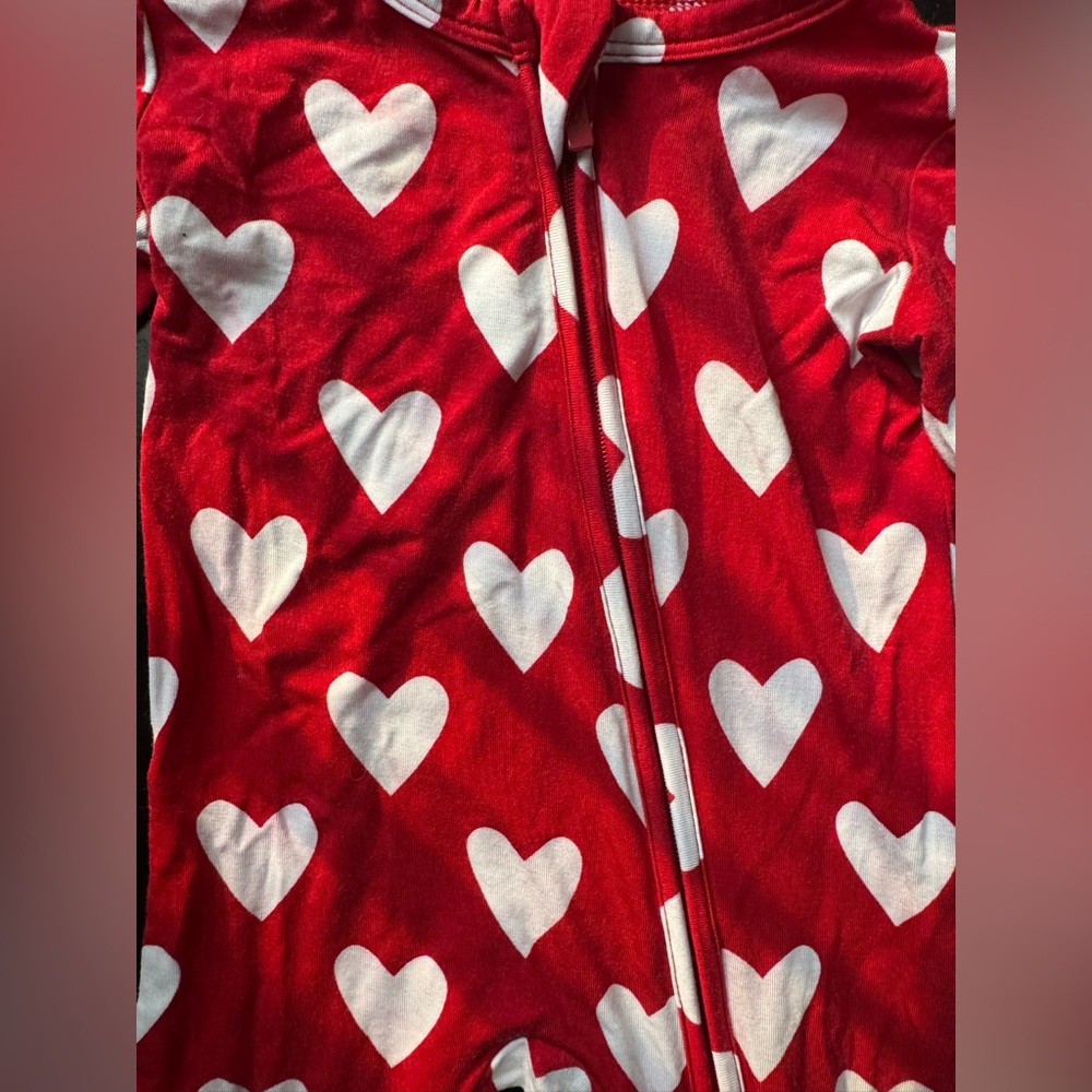 Bums & Roses Red Hearts Footie - Picture 5 of 7